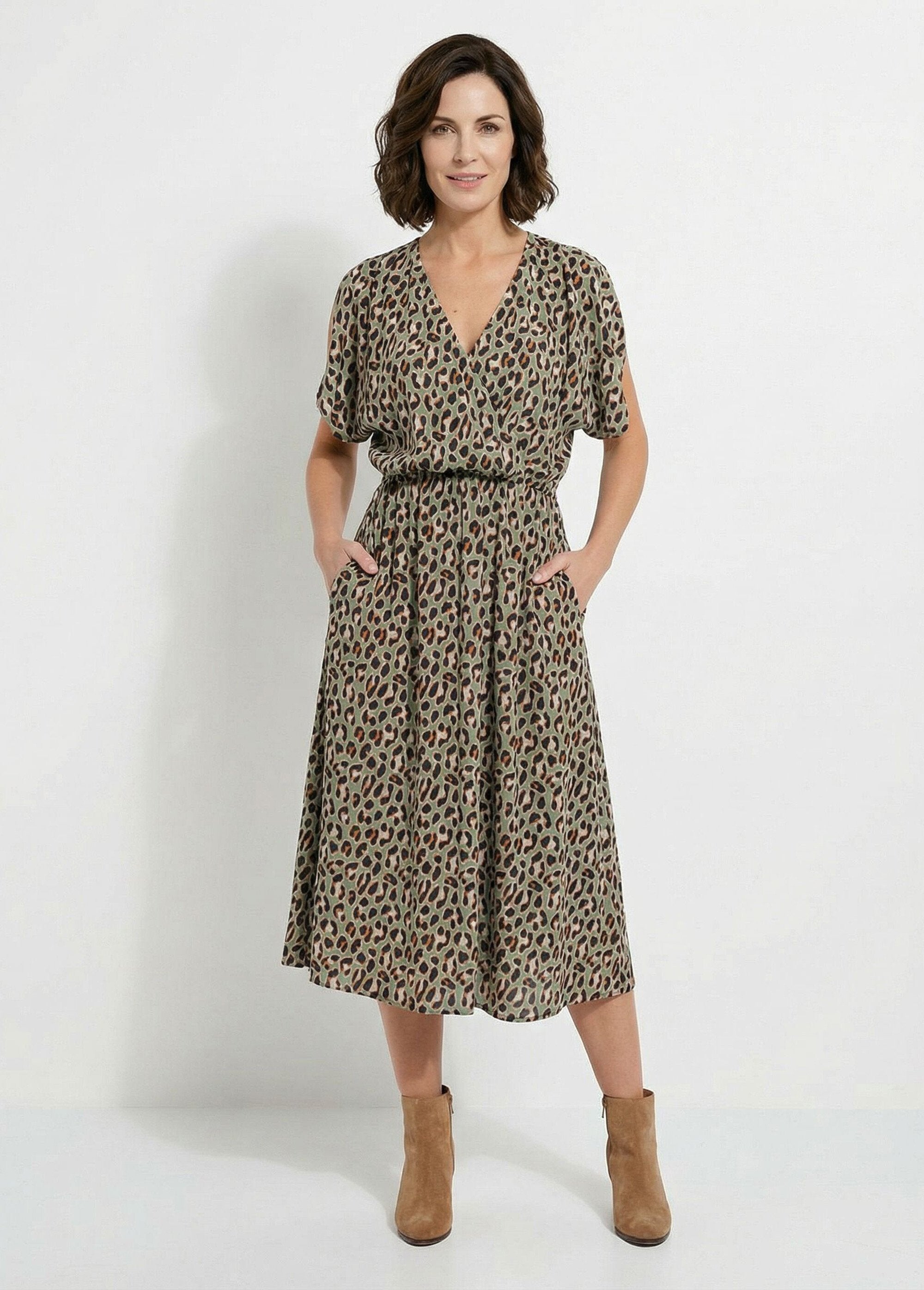 Vestido_largo_cruzado_con_estampado_de_leopardo_Caqui_y_negro_FA1_slim