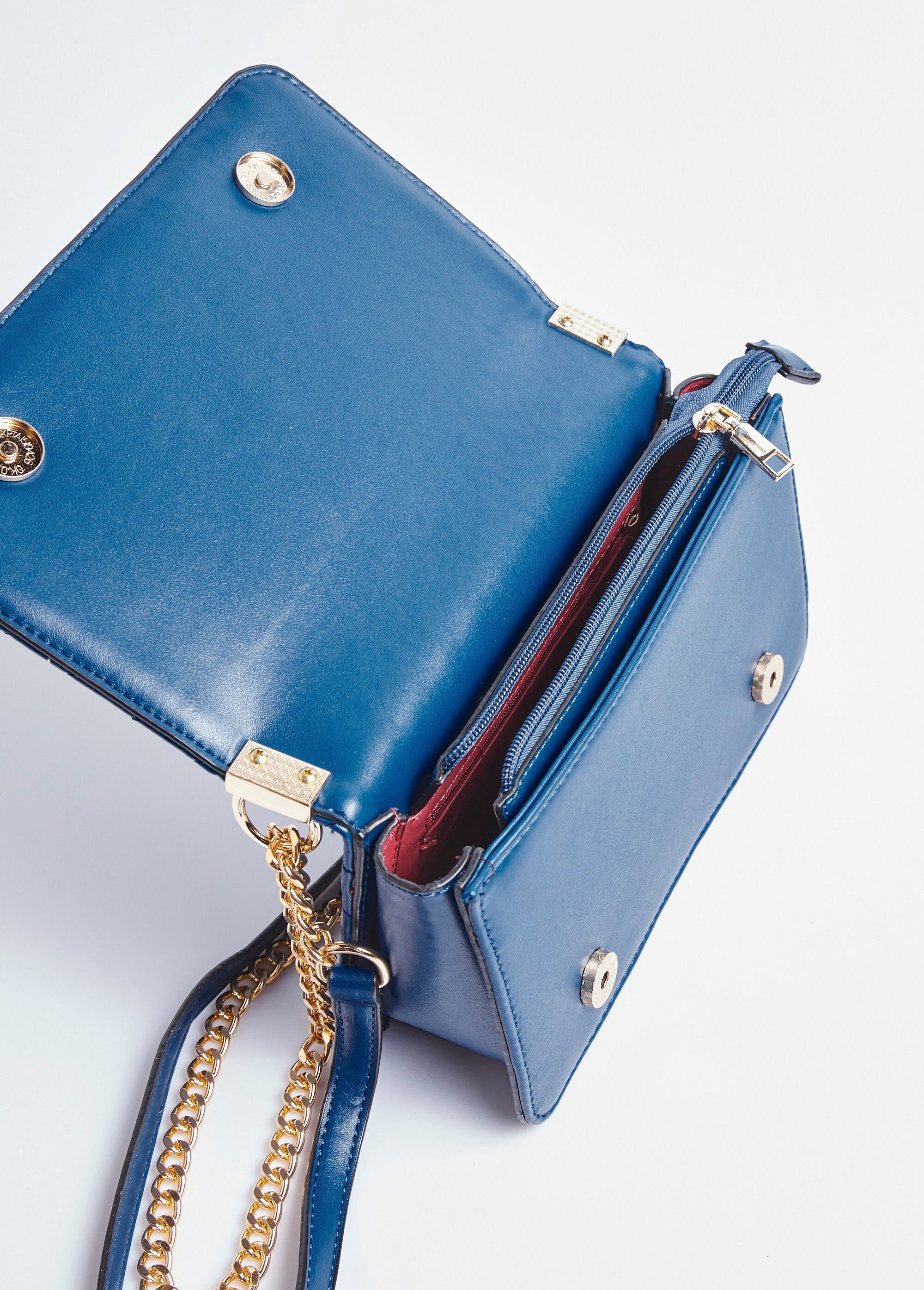 Bolso_de_mano_acolchado_con_costuras_de_chevron_Azul_DE1_slim