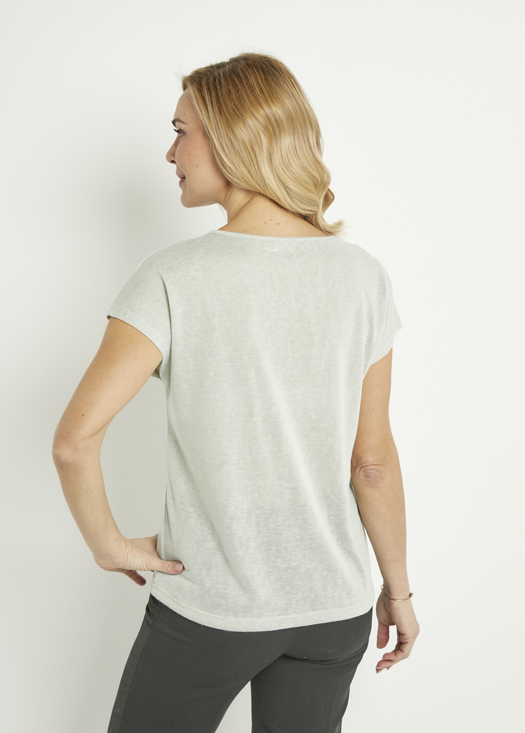 Camiseta_de_cuello_redondo_con_punto_flameado_y_estampado_dorado_Sabio_DO1_slim