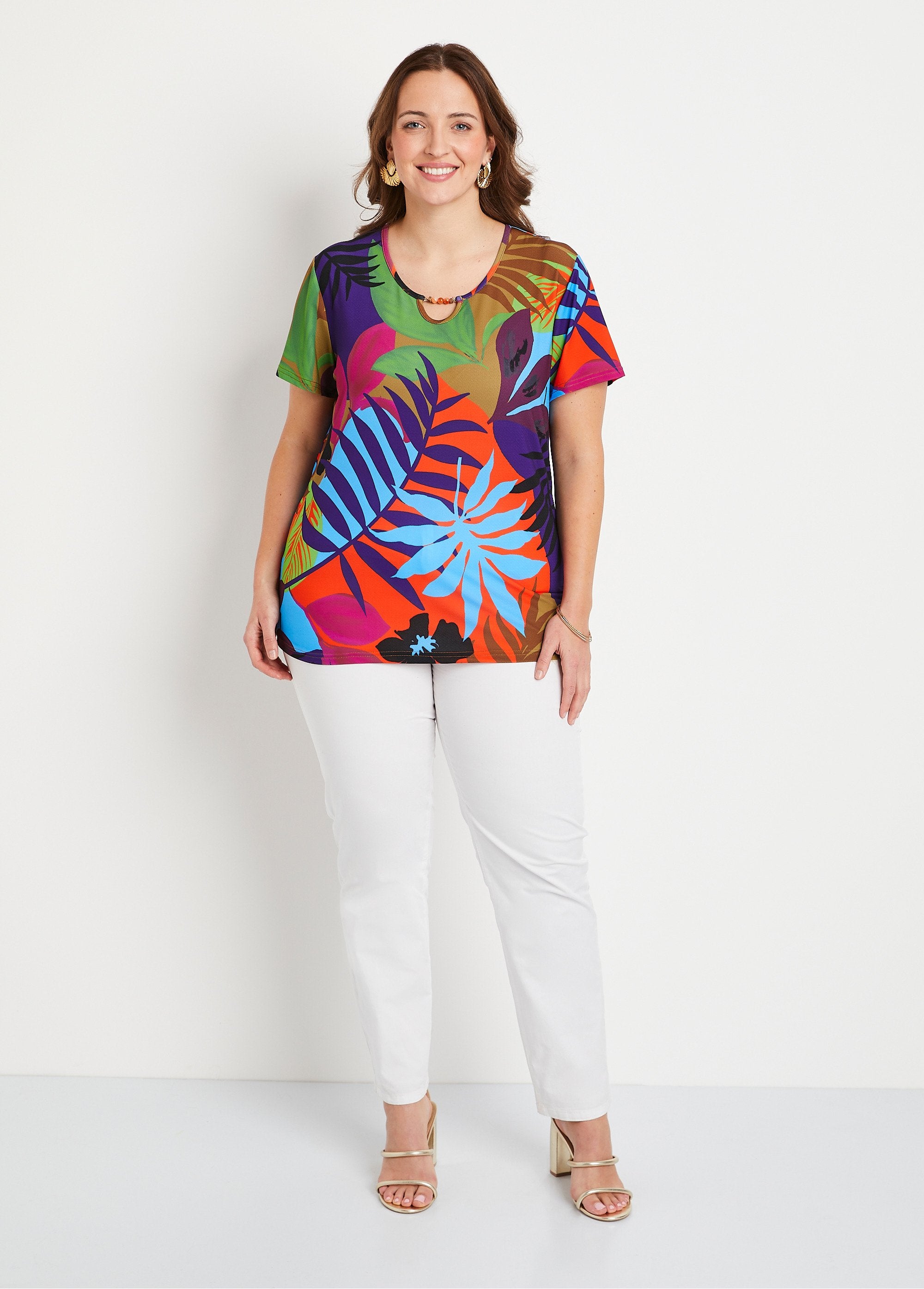 Camiseta_corta_pedrería_cuello_redondo_Multicolor_SF1_curvy