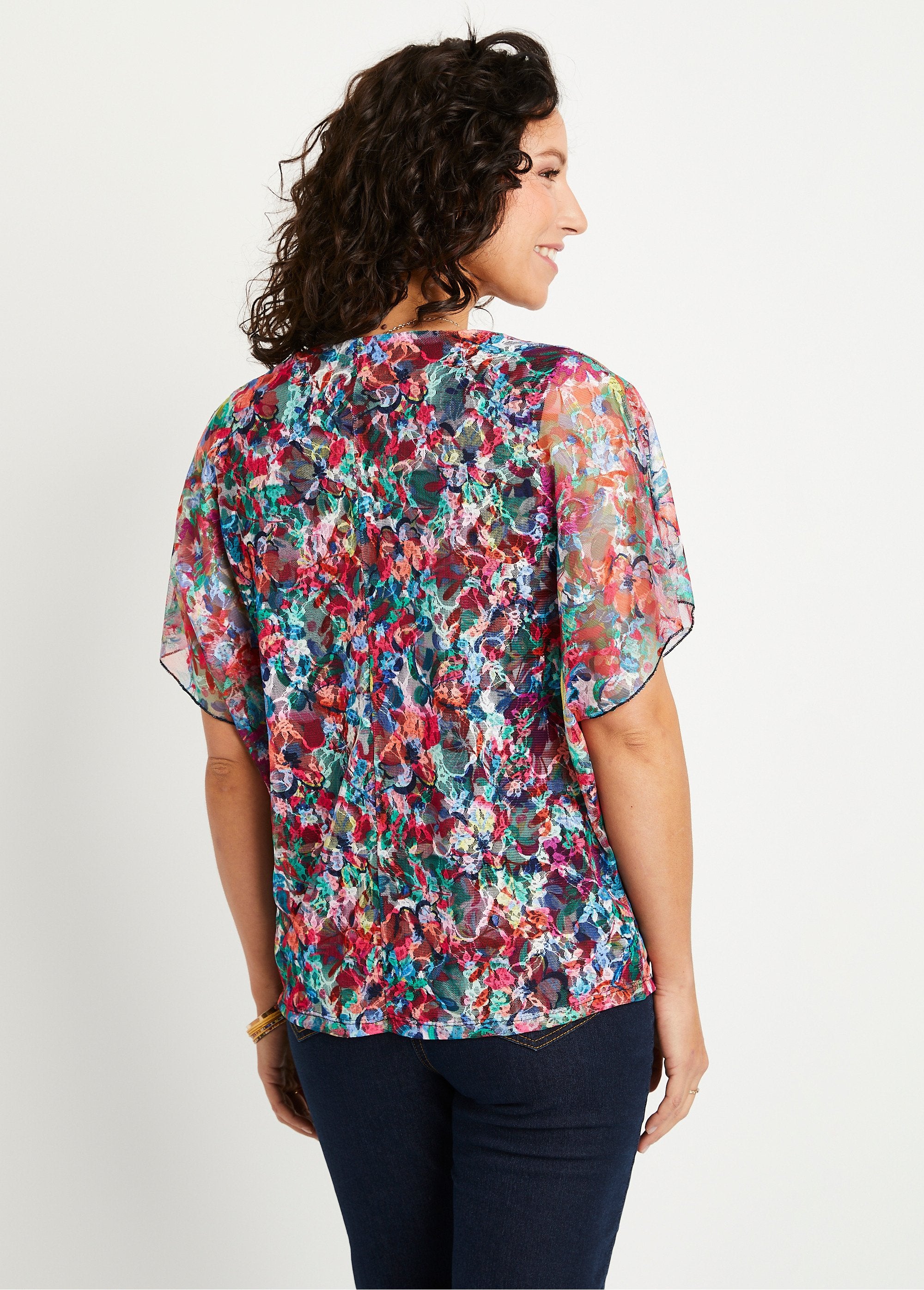 Camiseta_corta_encaje_floral_fucsia_y_azul_DO1_slim