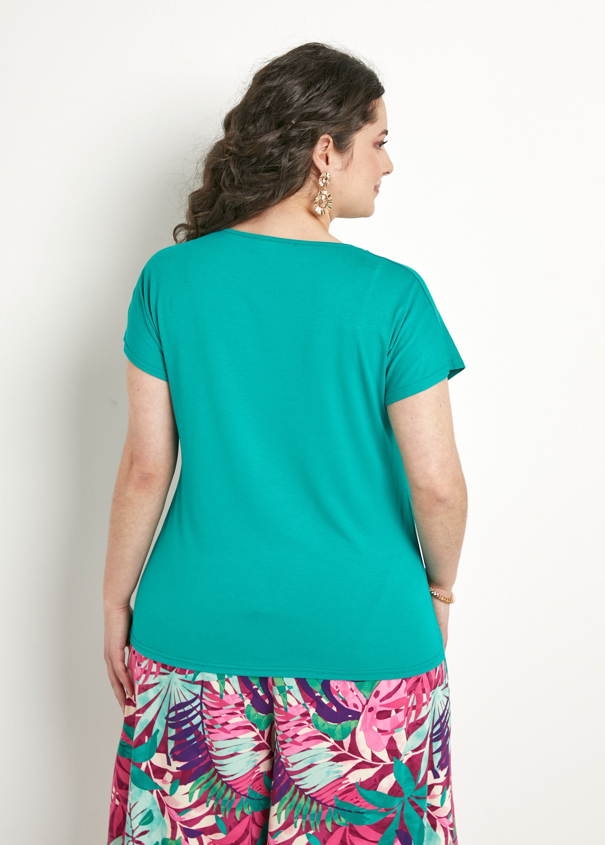 Camiseta_corta_de_encaje_elástico_menta_DO1_curvy