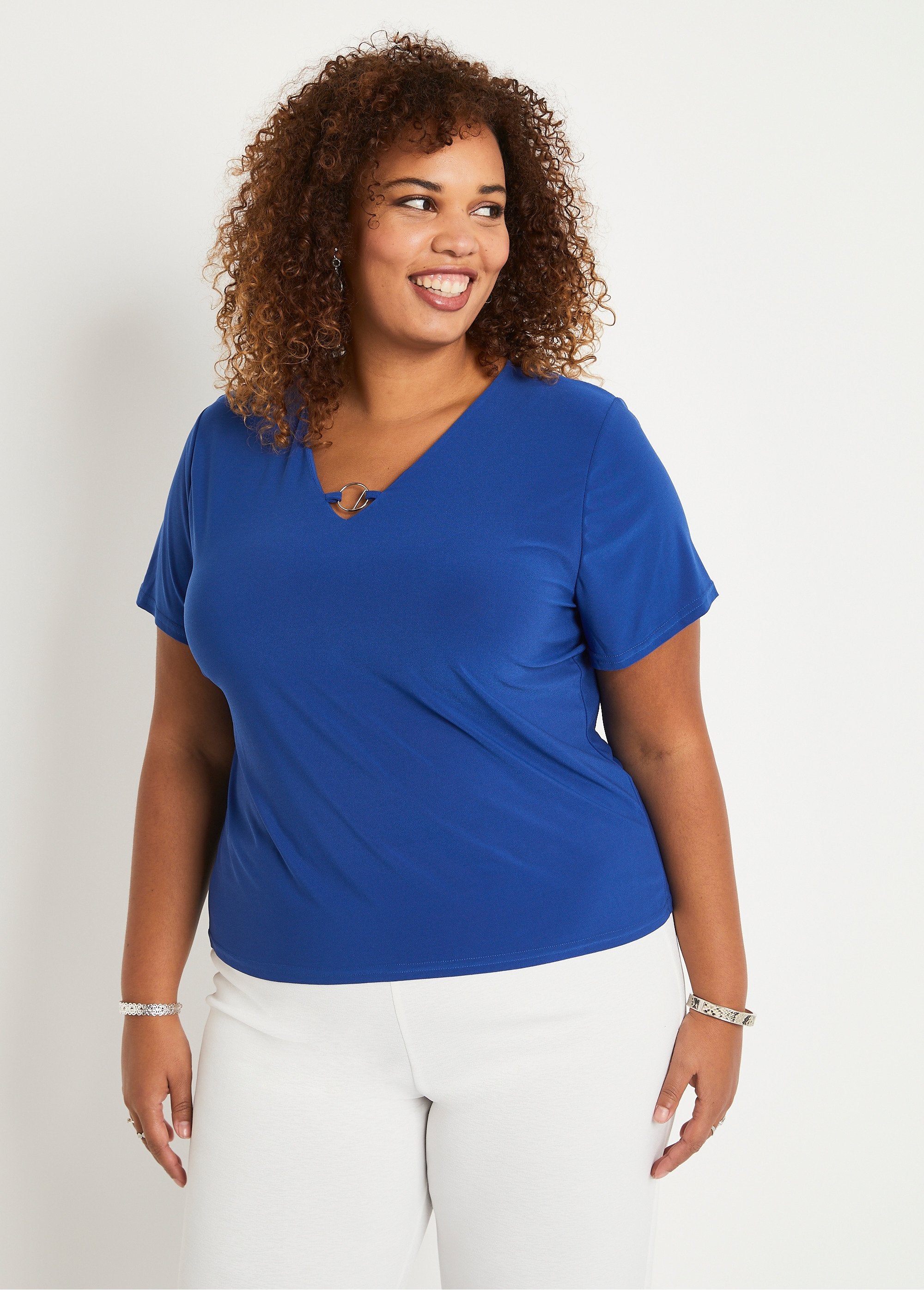 Camiseta_de_manga_corta_lisa_o_estampada_azul_liso_FA1_curvy