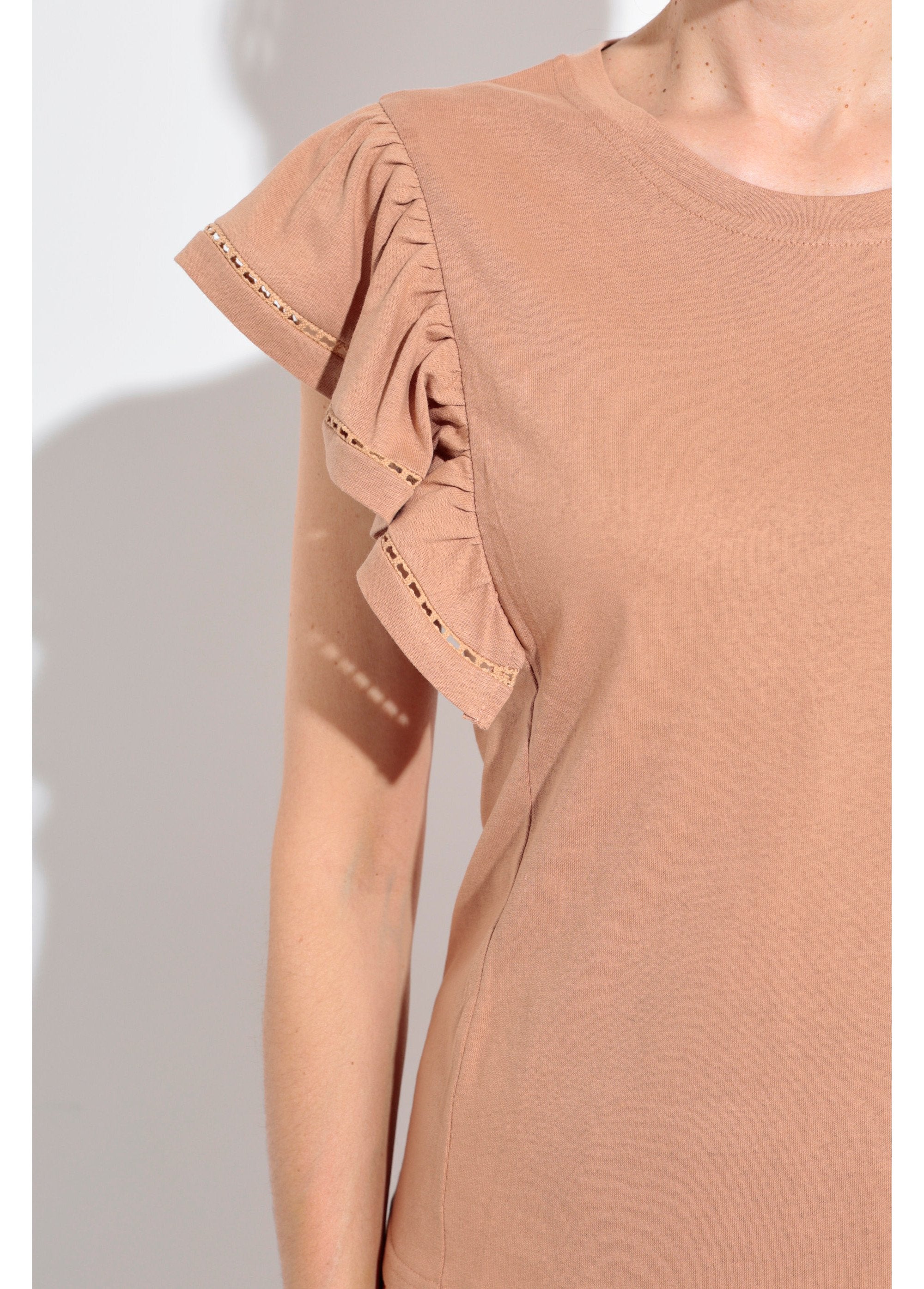 T-shirt_manches_courtes_volantées_ajourées_Camel_DE1_slim