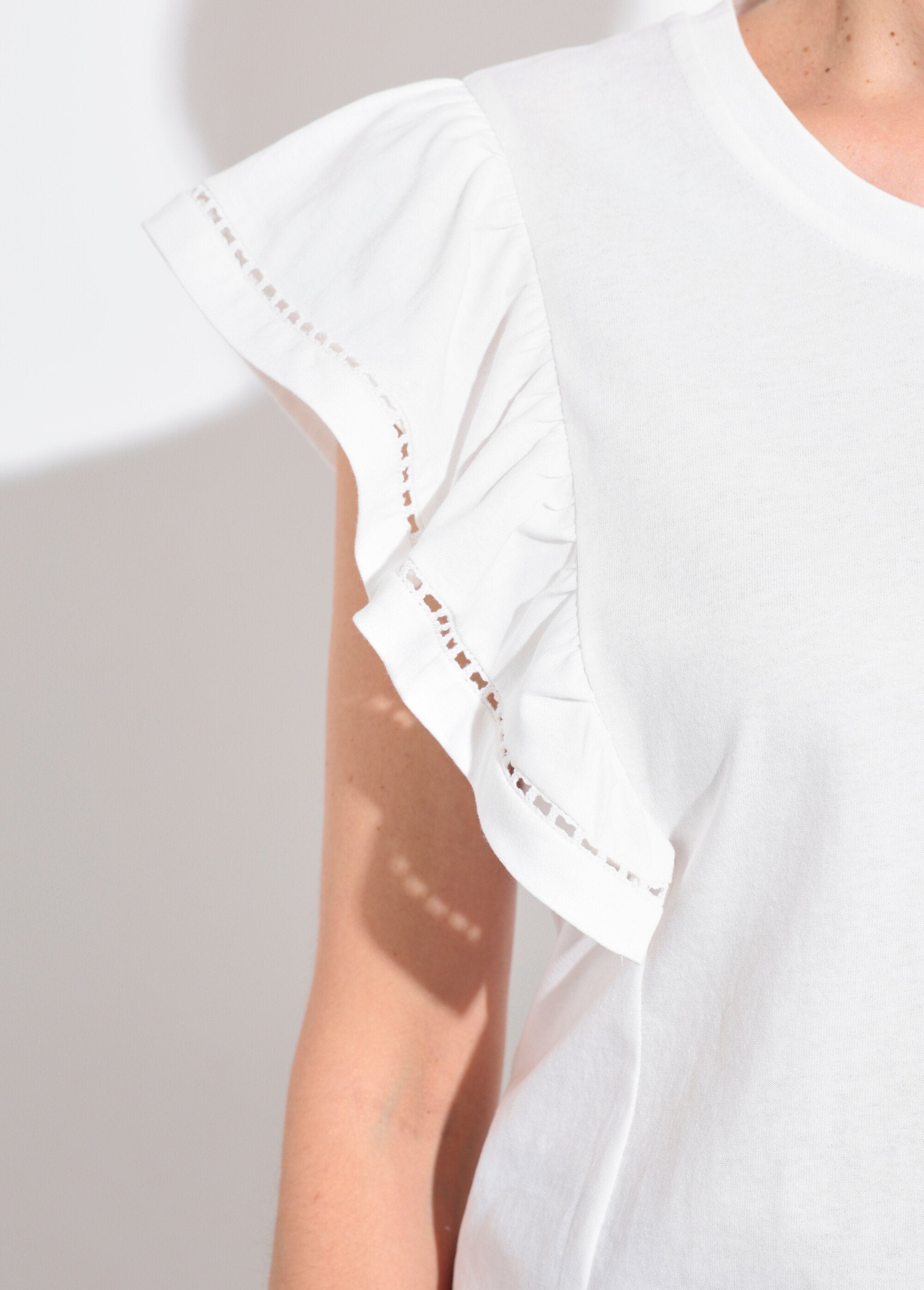 T-shirt_manches_courtes_volantées_ajourées_Blanc_DE2_slim