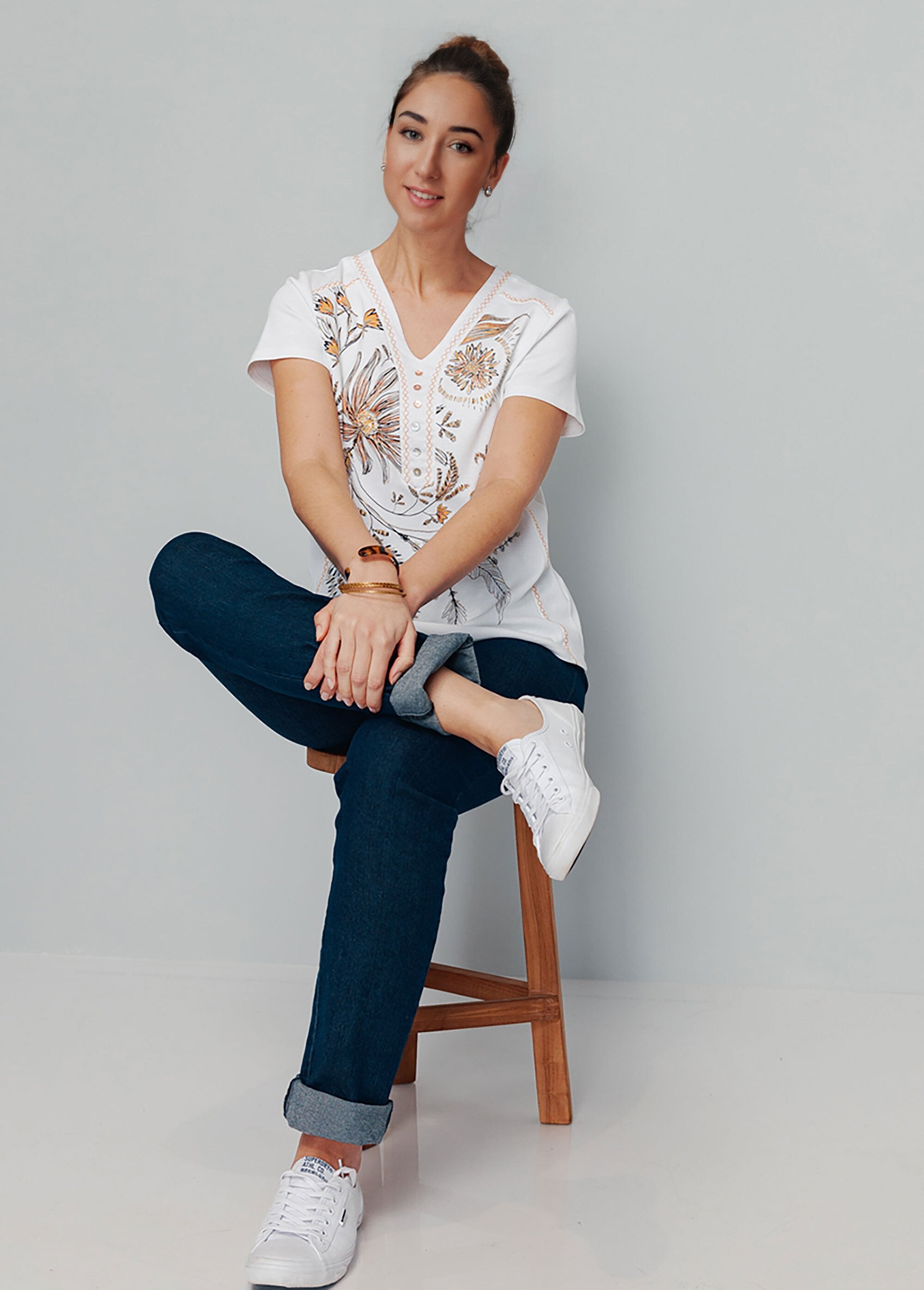 Camiseta_estampado_floral_con_bordado_Natural_SF1_slim