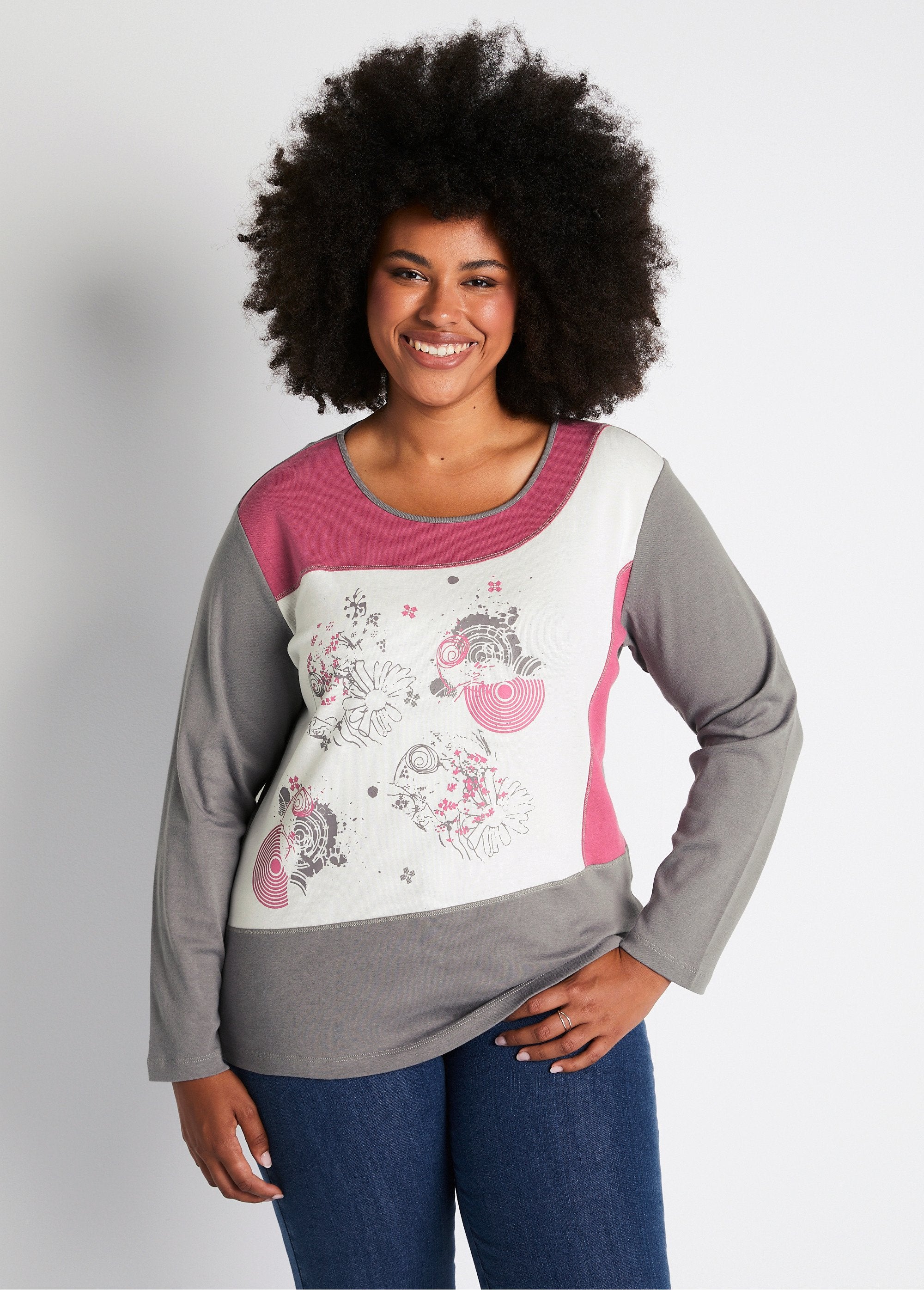 Camiseta_recta_de_algodón_elástico_con_estampado_Crudo_y_ciruela_FA1_curvy