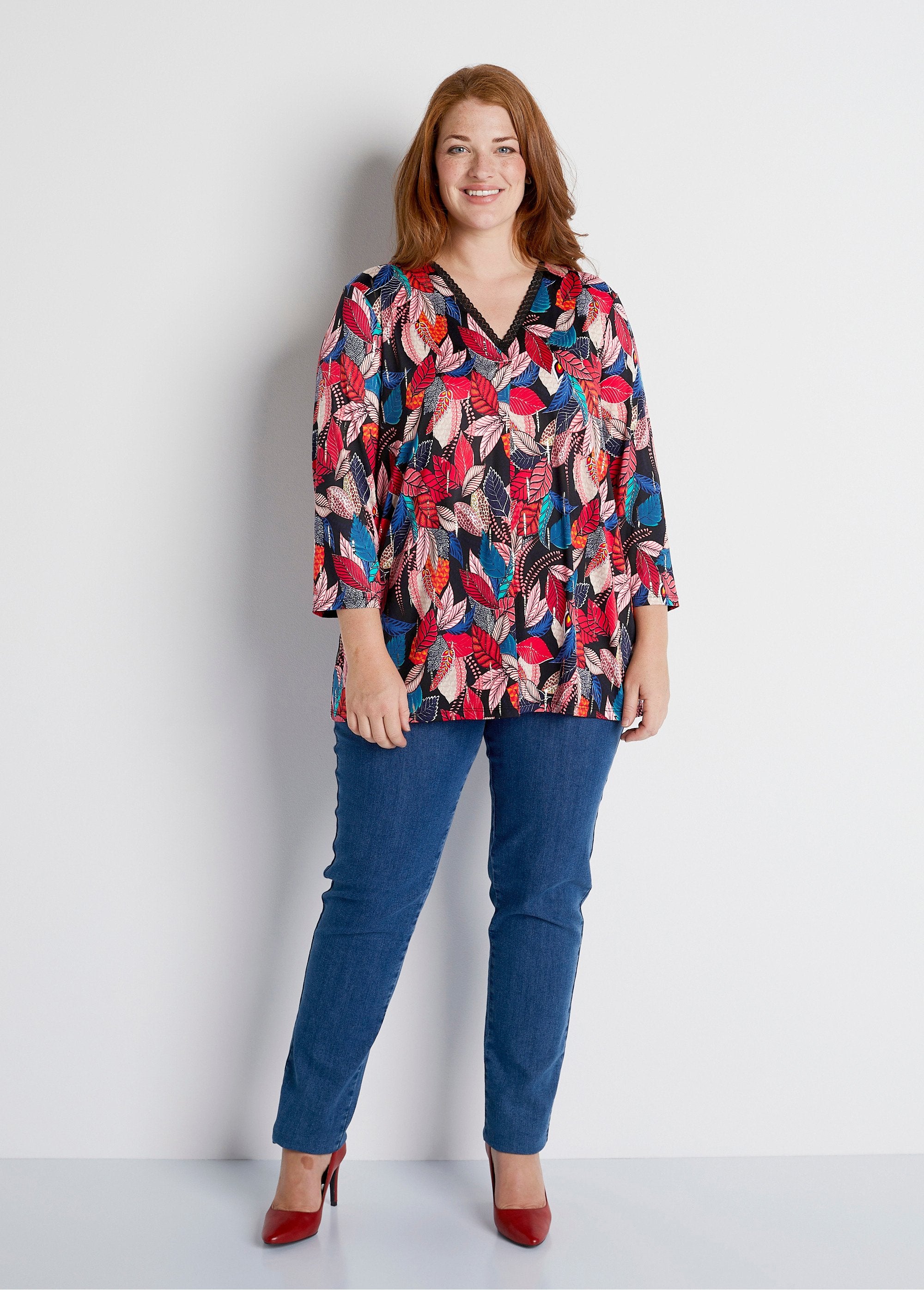 Camiseta_larga_estampada_con_detalle_de_encaje_Multicolor_SF1_curvy