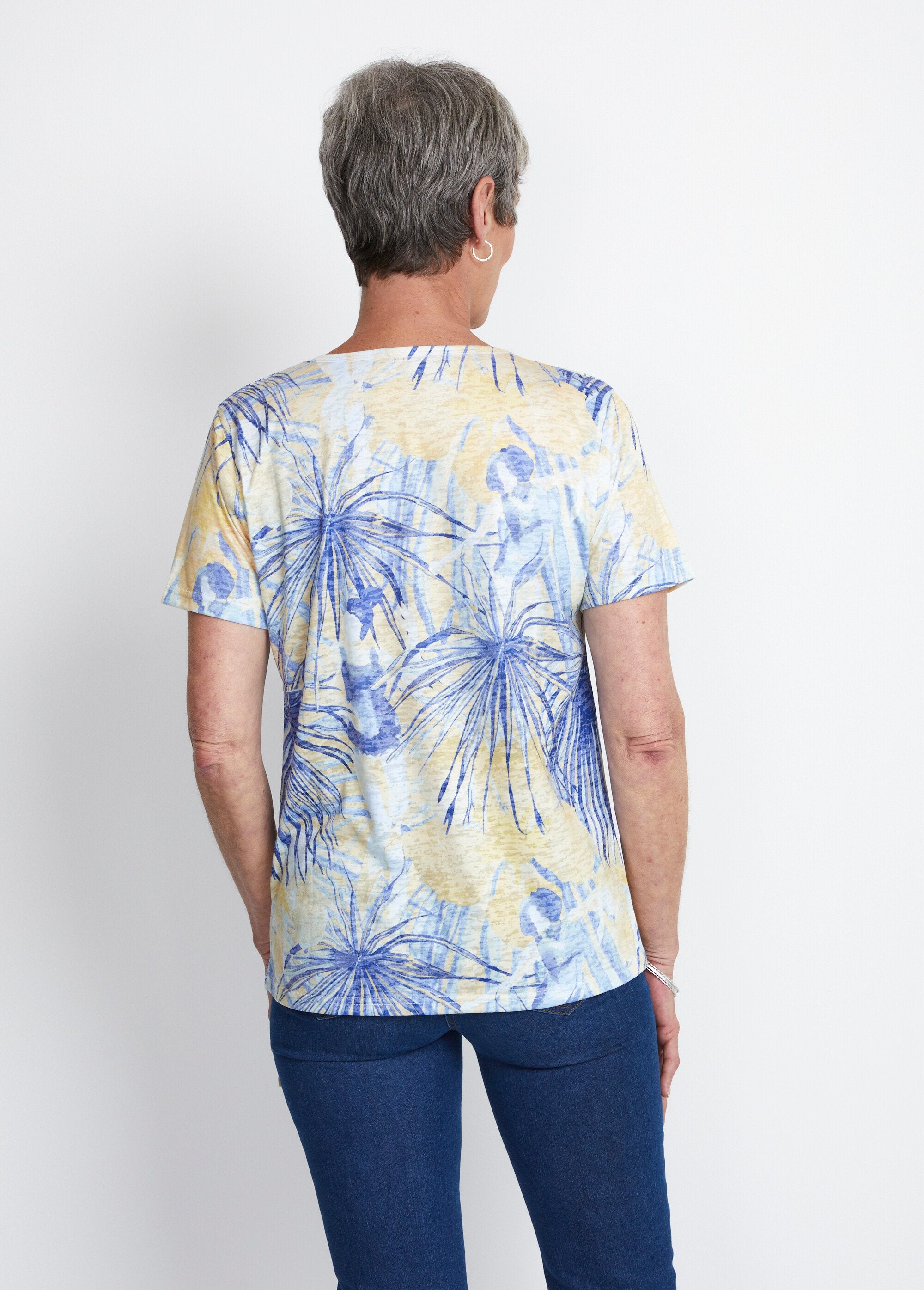 Camiseta_corta_con_estampado_y_pedrería_cuello_redondo_Amarillo_y_azul_DO1_slim