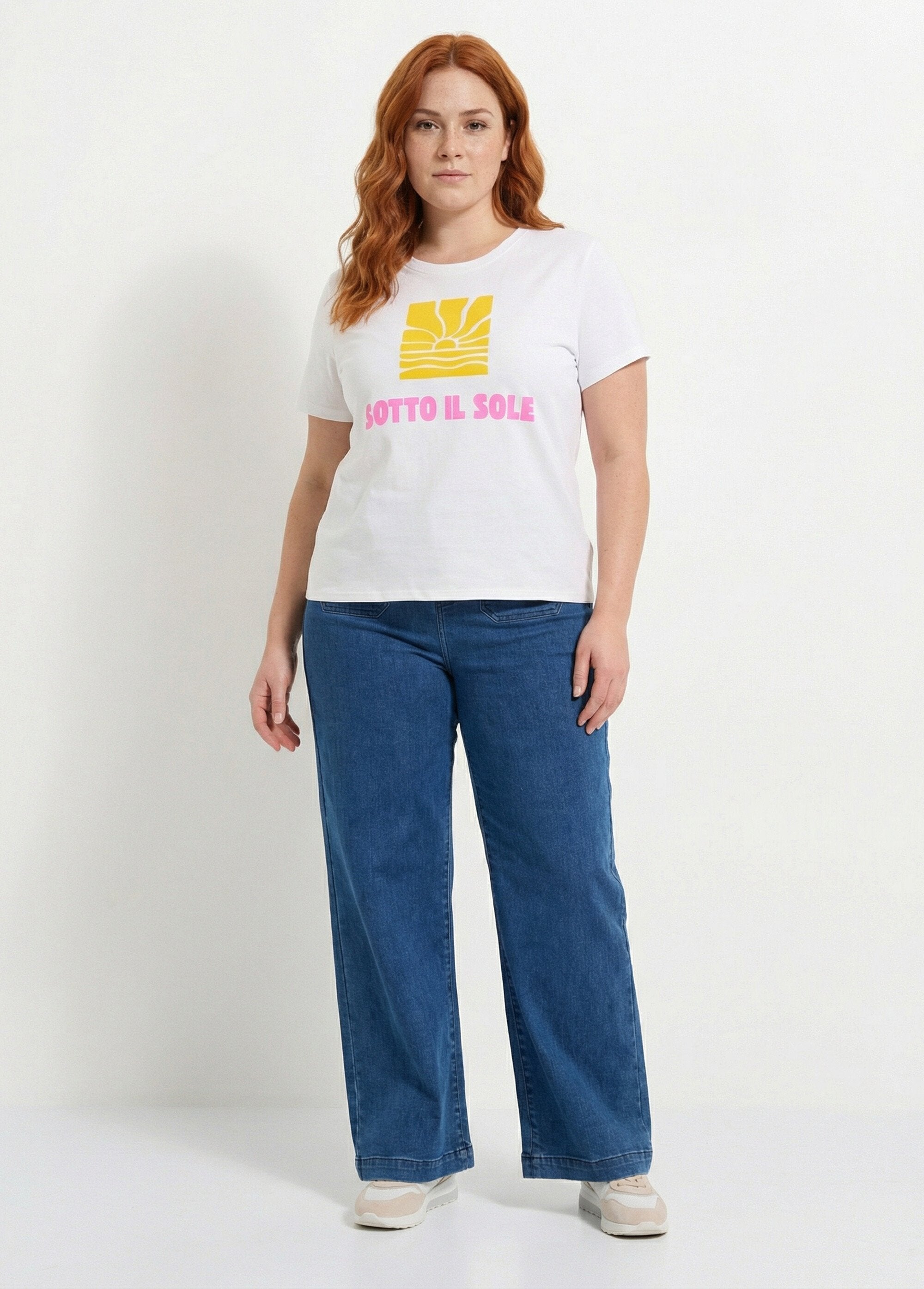 Camiseta_de_manga_corta,_estampado_de_sol_Impresión_en_blanco_SF1_curvy