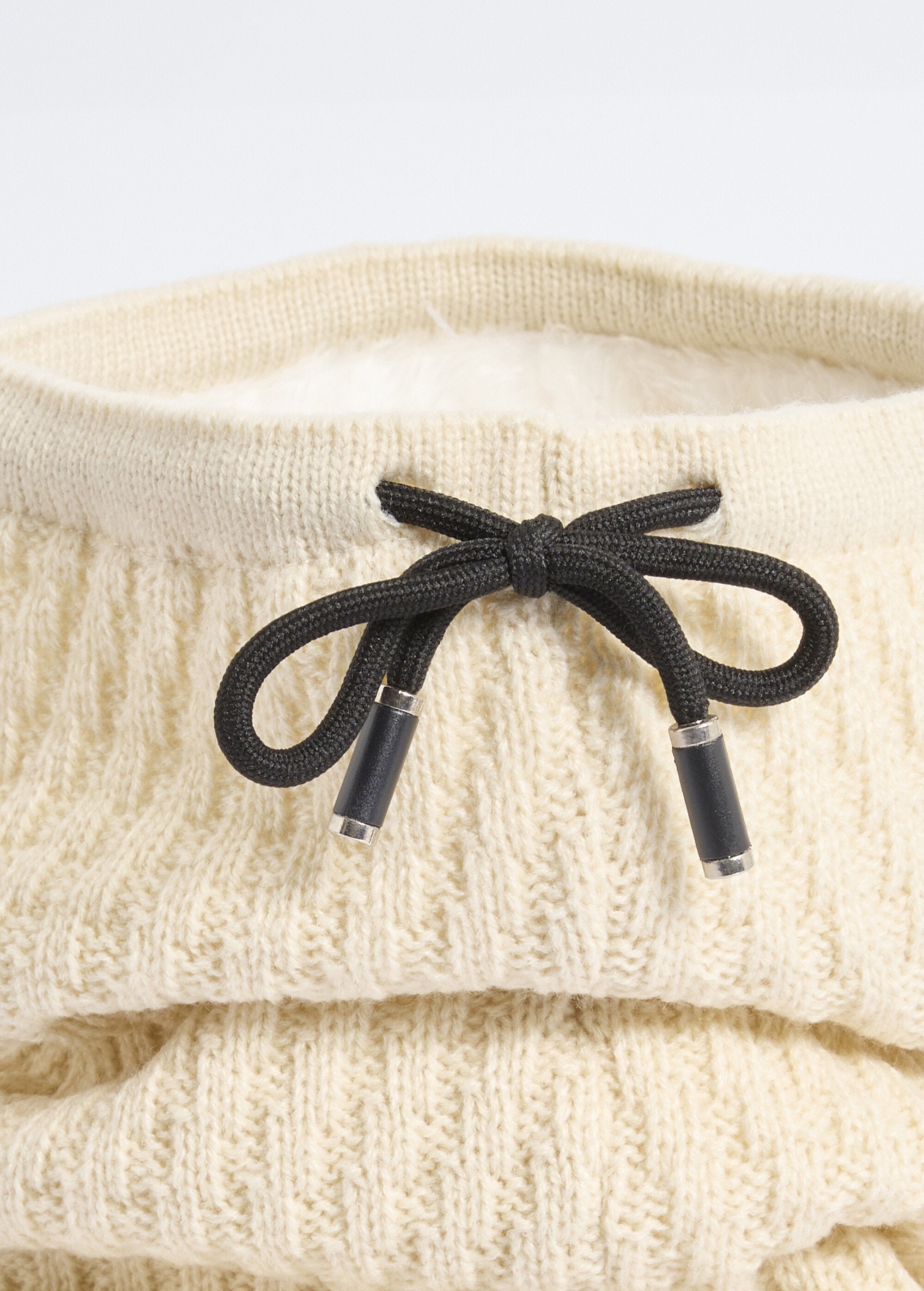 Calentador_de_cuello_de_punto_y_sherpa,_crestas_Beige_DE1_slim