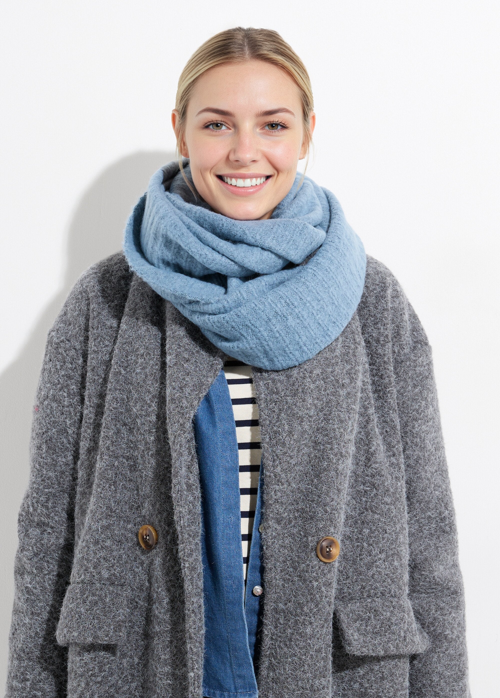 Calentador_de_cuello_tipo_snood_en_punto_esponjoso_Azul_FA1_slim