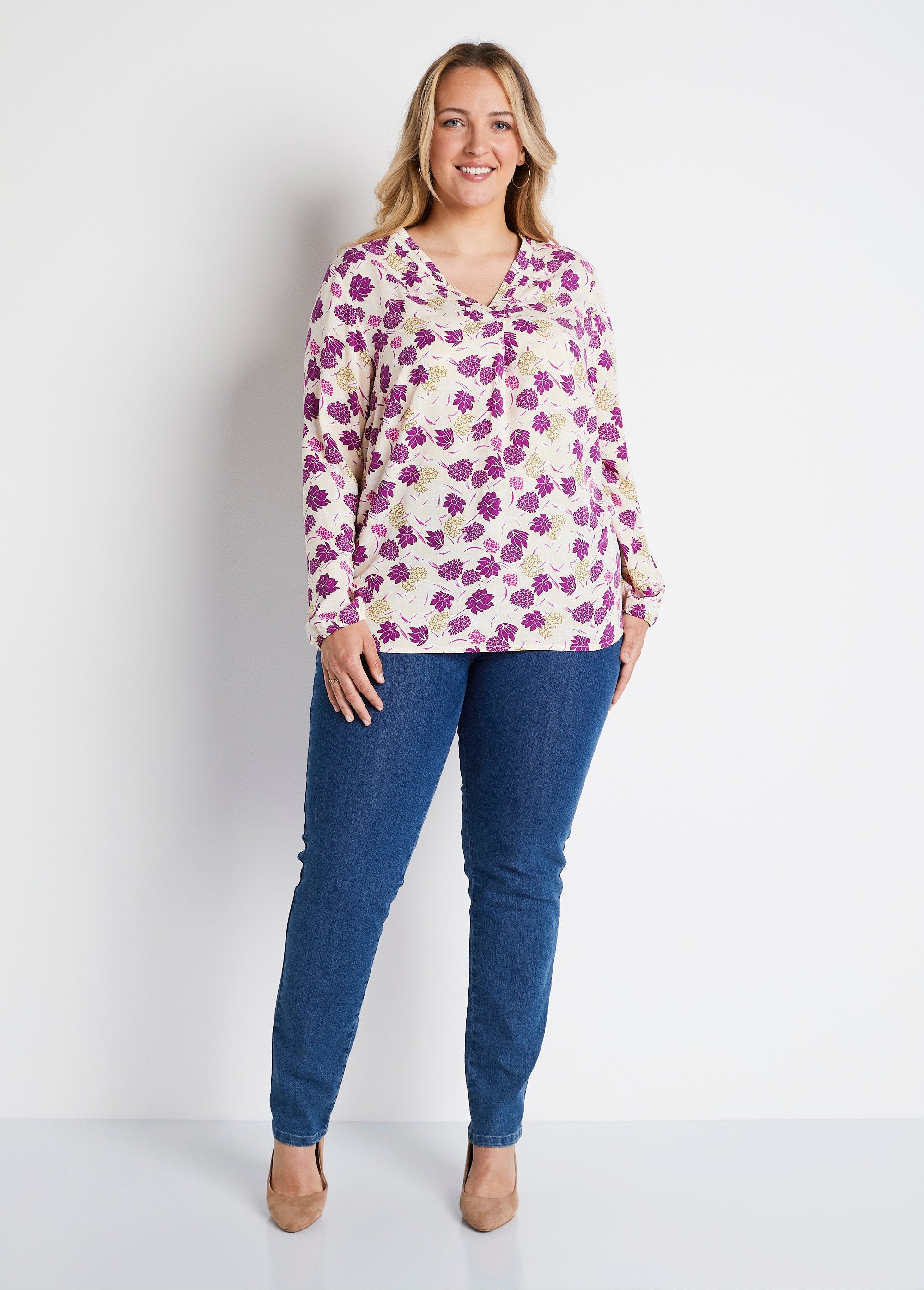 Túnica_larga_suelta_con_estampado_floral_Estampado_crudo_SF1_curvy