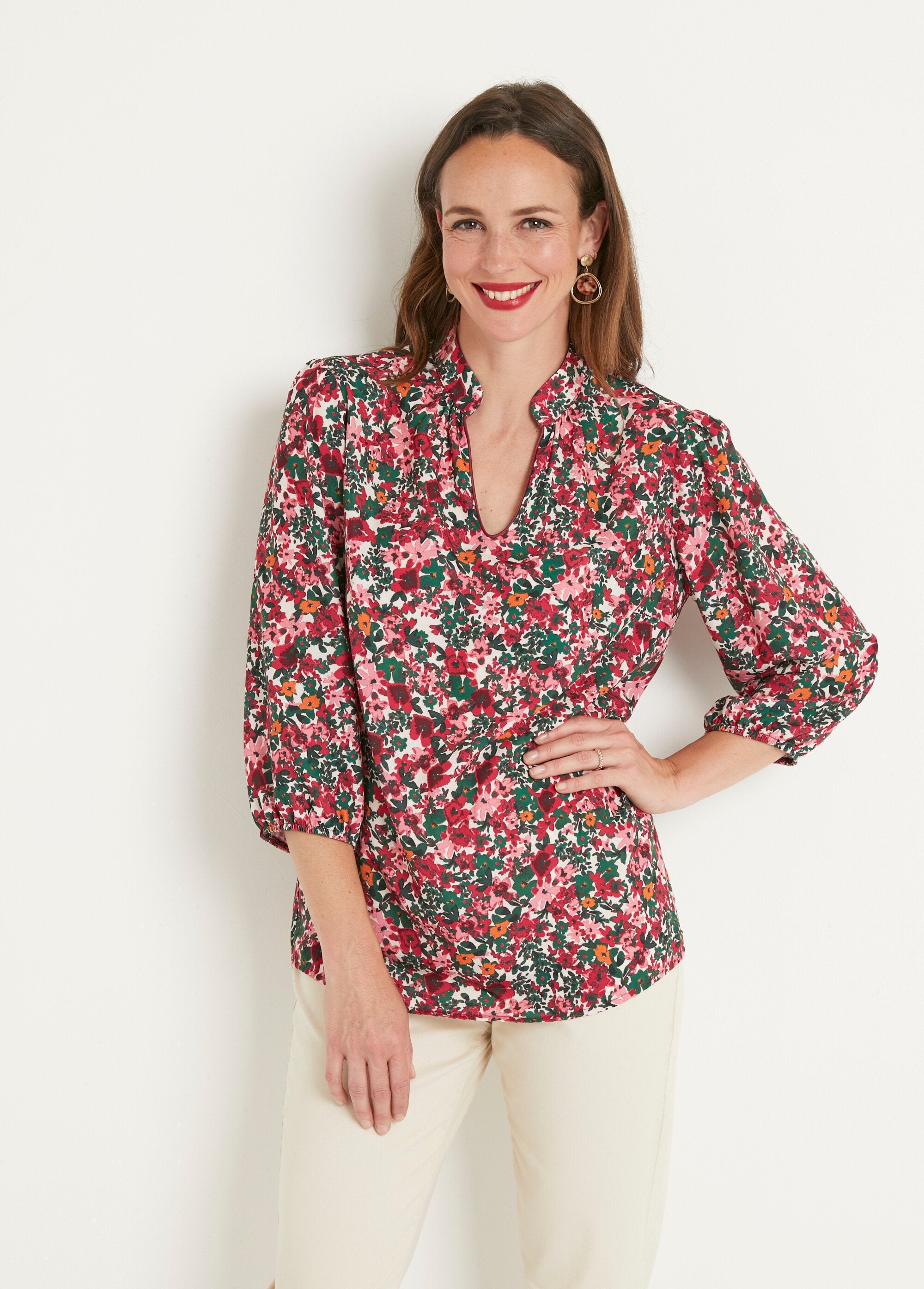 Túnica_larga_recta_floral_con_cuello_en_V_Rose_et_vert_FA1_slim