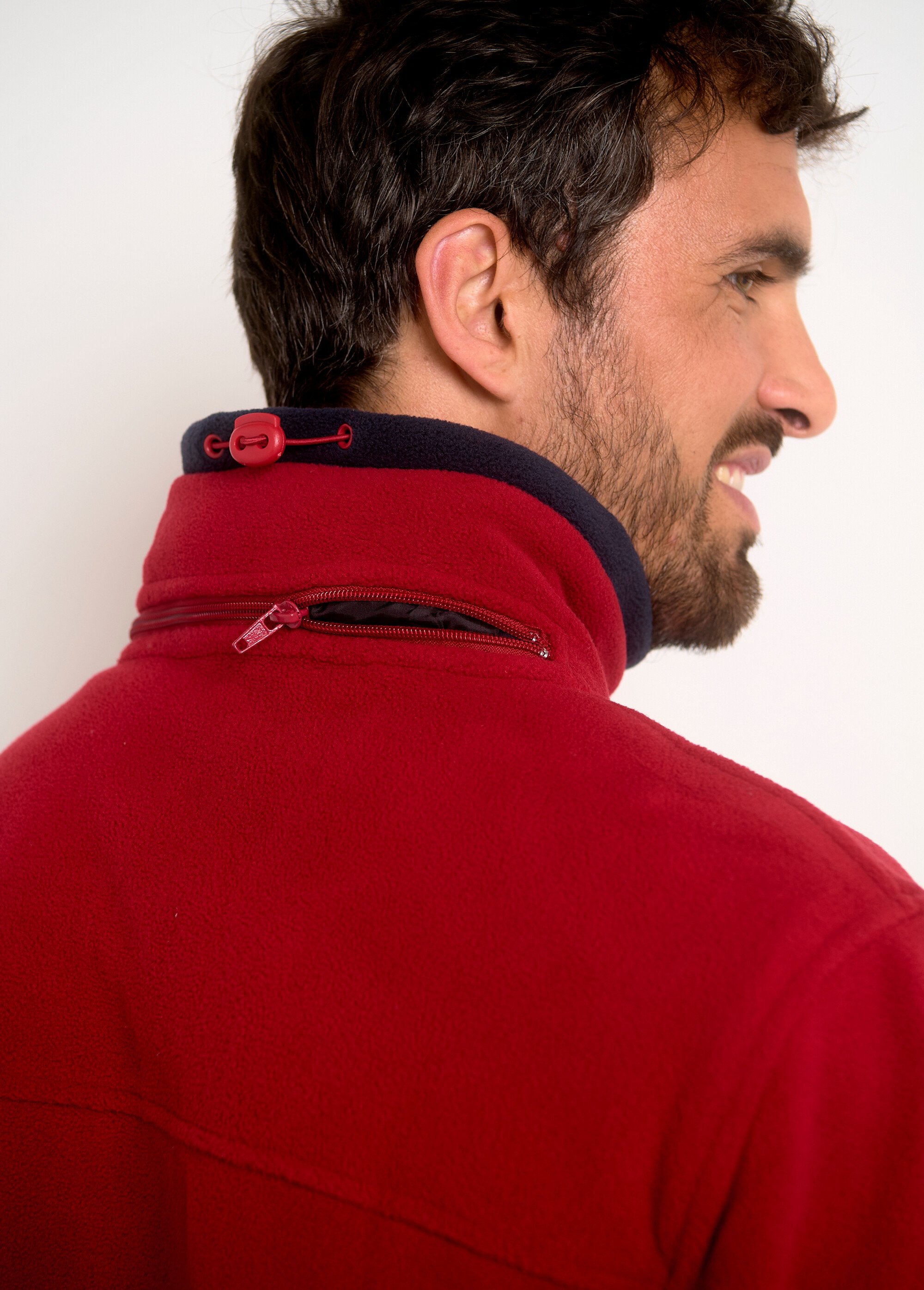 Chaqueta_con_capucha_polar_retráctil_Rojo_DO2_slim