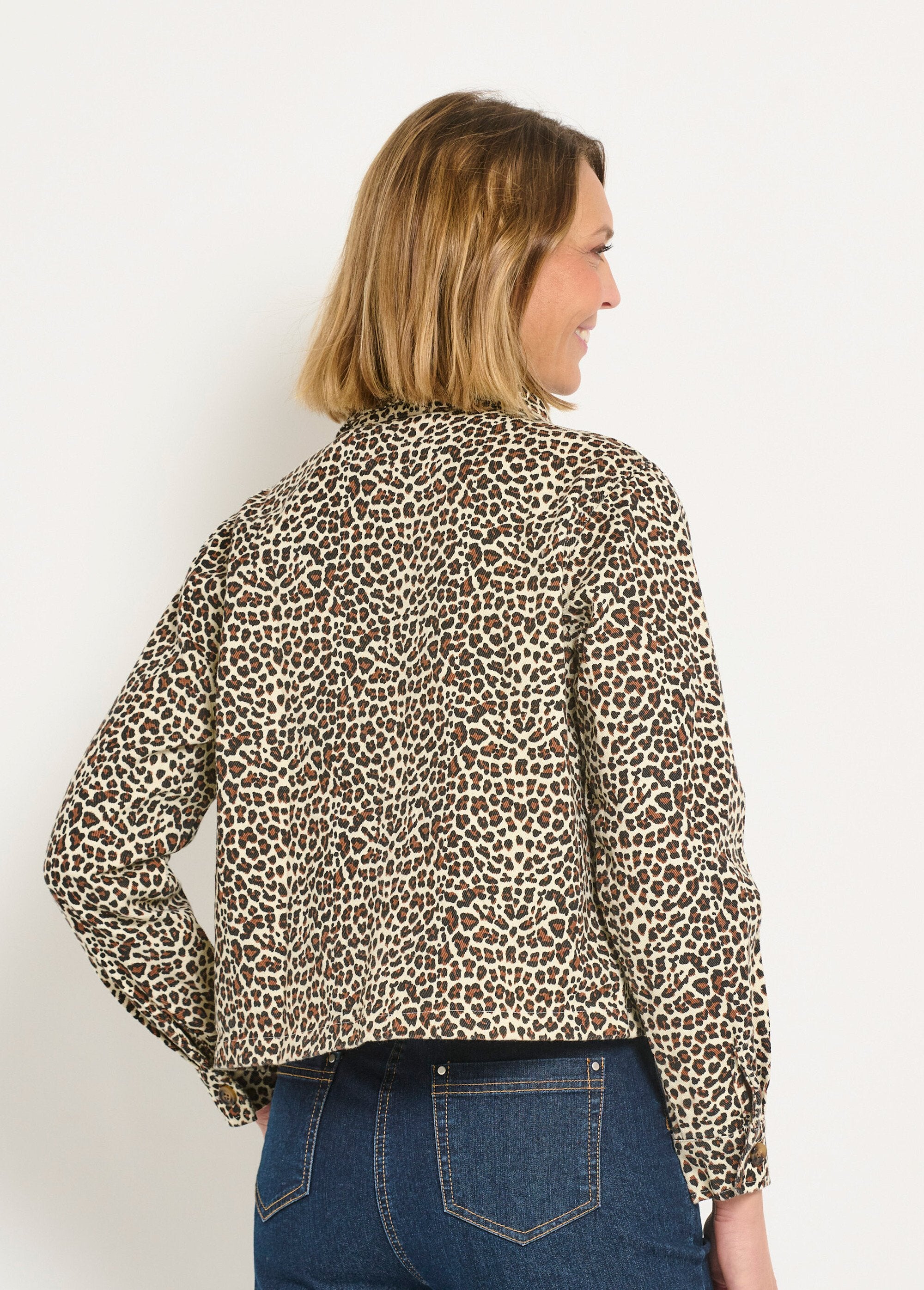 Chaqueta_corta_de_lona_con_estampado_de_leopardo_Leopardo_DO1_slim