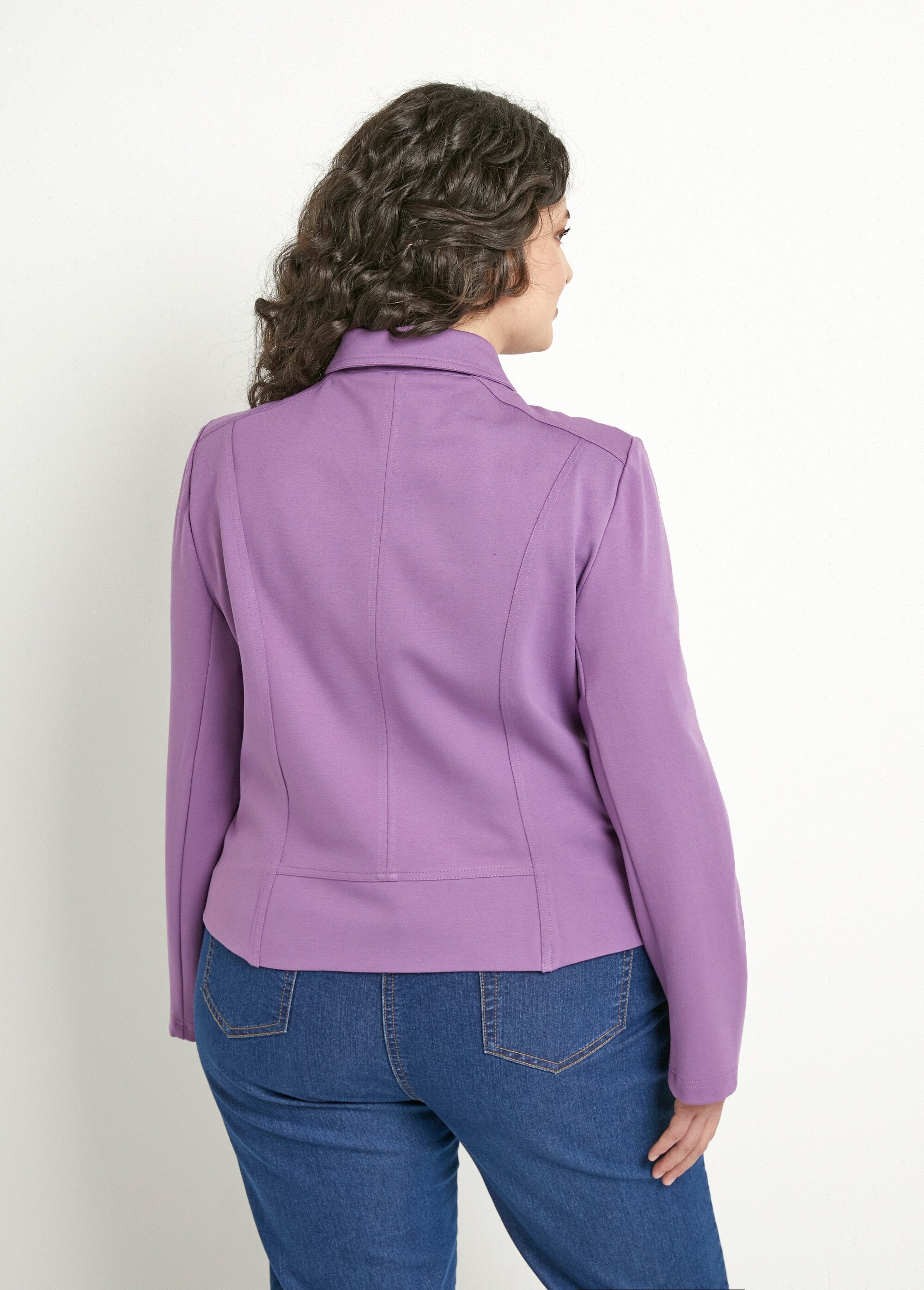 Chaqueta_corta_recta_con_cremallera_de_punto_Milano_Púrpura_DO1_curvy