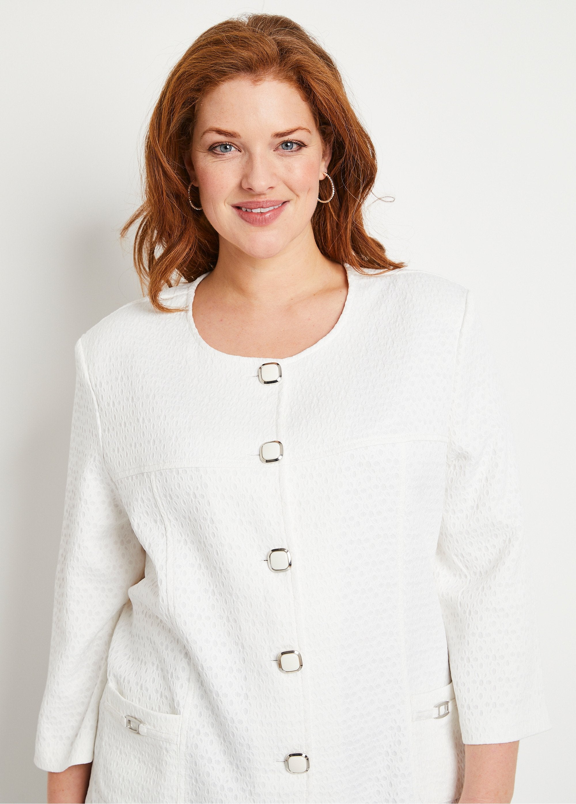 Chaqueta_con_cuello_redondo_y_manga_3/4_Blanco,_Blanca_DE1_curvy