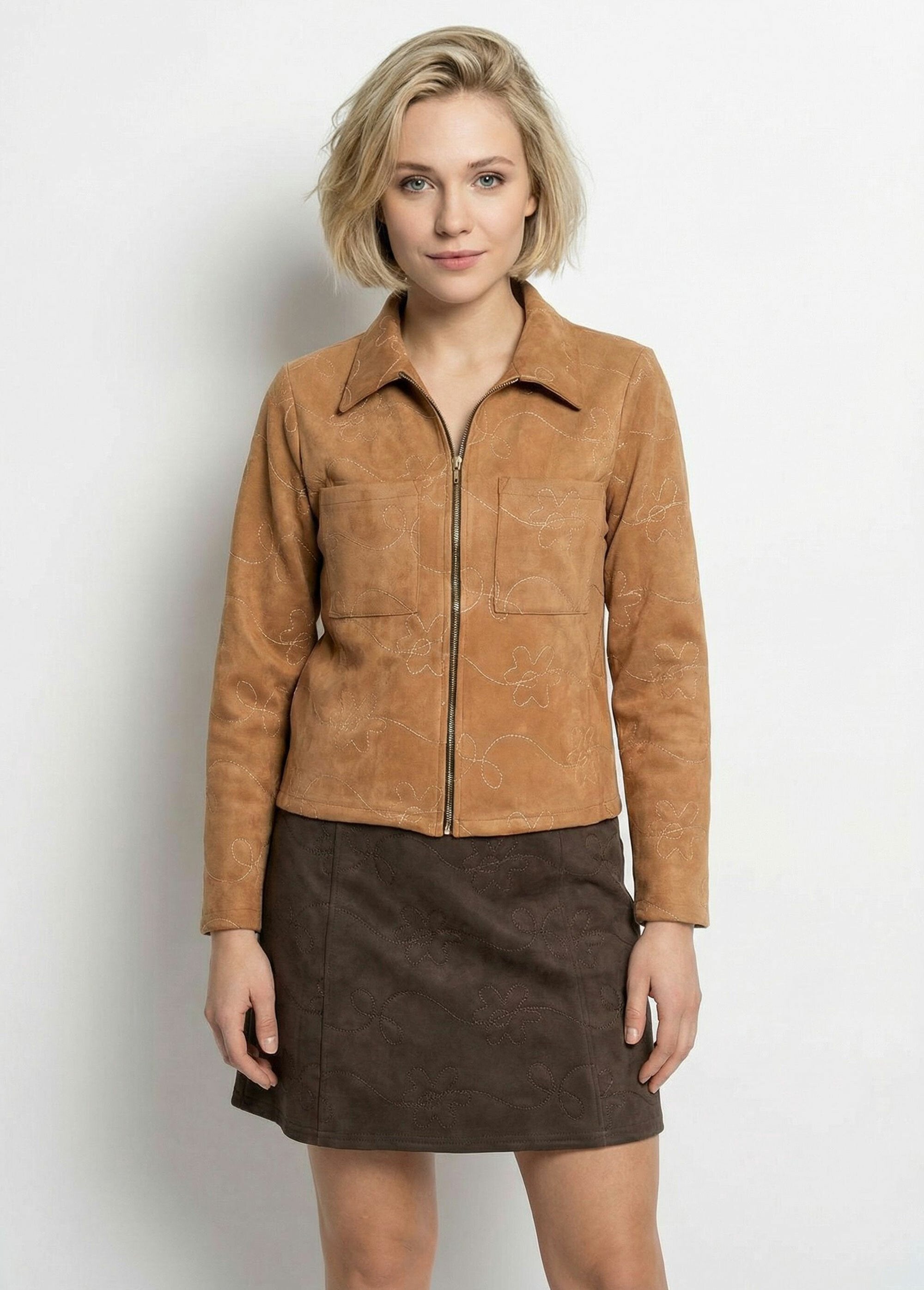 Chaqueta_estilo_motero_con_cremallera,_piel_sintética_camello_FA1_slim